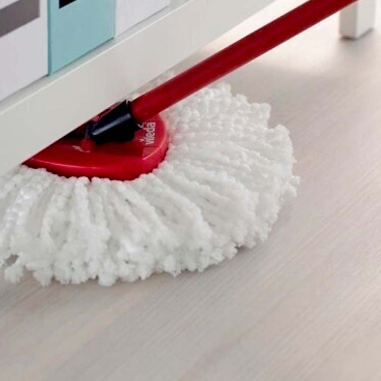 Mop with squeezing bucket with pedal