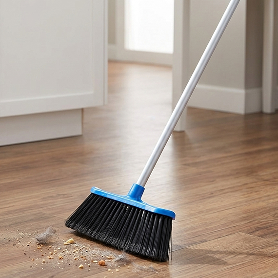Broom / Brush 130 cm