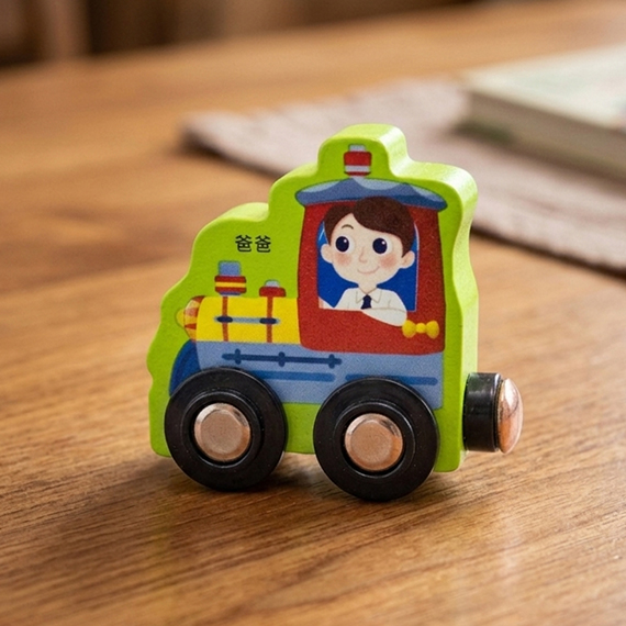 Train with 10 wooden carriages