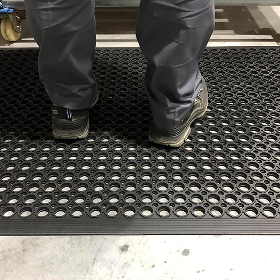 Rubber Floor mat with holes 90x150 cm
