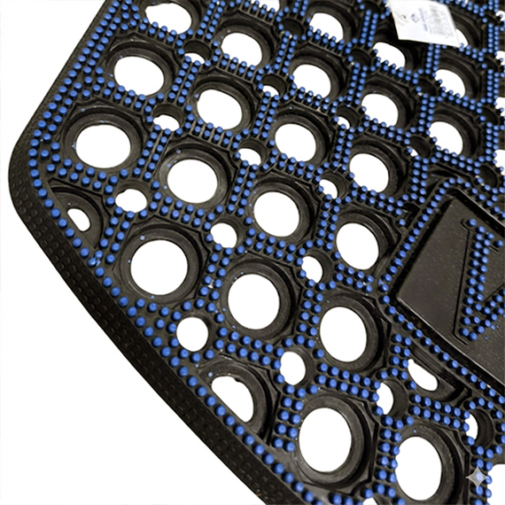 Door mat with holes 45x75 cm