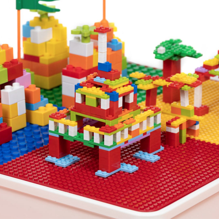Children's table with 2 chairs and a field for a construction set 51x51 cm