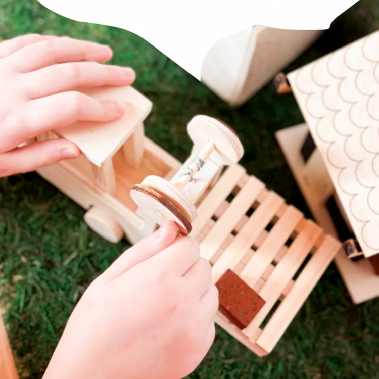 Tuf Tufik with a wooden machine / Eco