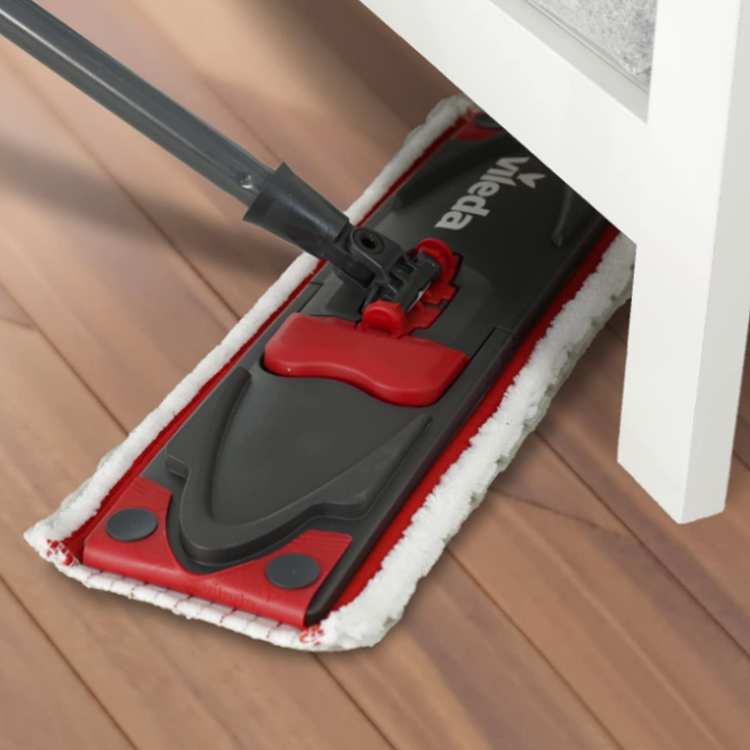 Mop with squeezing bucket