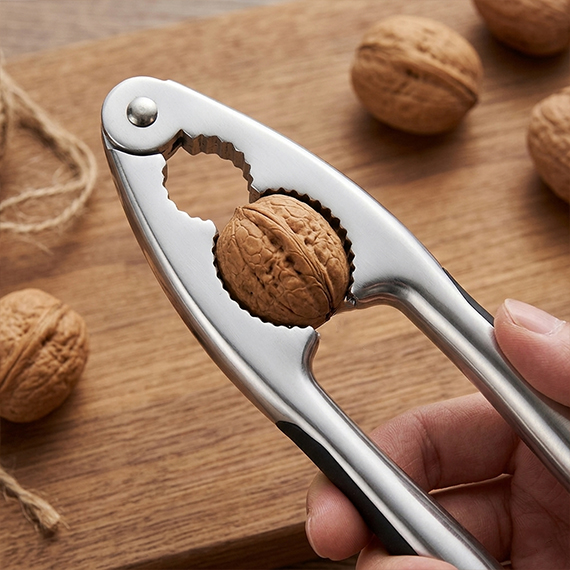 Nut cracker